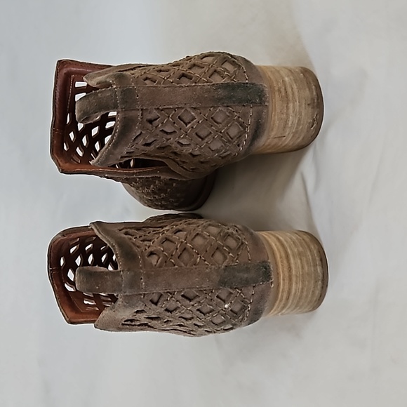 Jeffrey Campbell Taggart Open Weave Cut Out Bootie Suede Beige Tan Size 8 - Picture 8 of 13